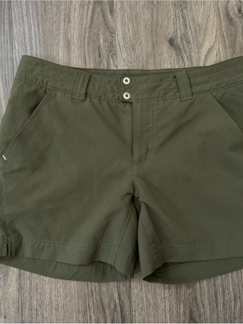 Columbia Women's Olive Green Active Outdoor Shorts
